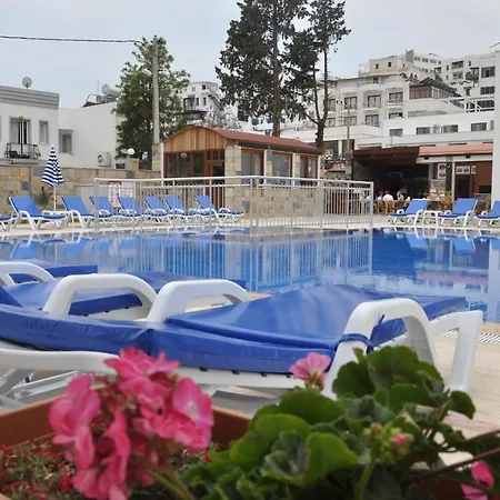 Water Garden Aparthotel *