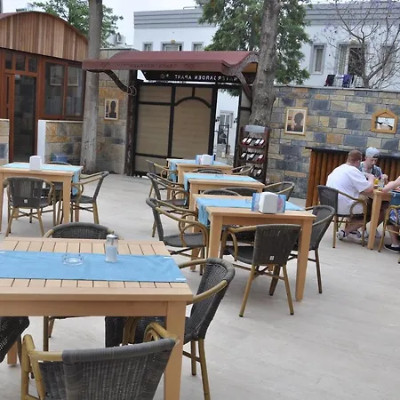 Water Garden Apartahotel 3*