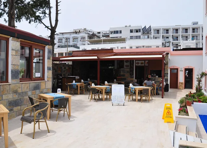 Aparthotel Water Garden 3*