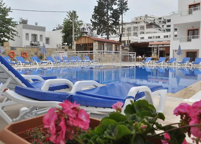 Water Garden Aparthotel 3*